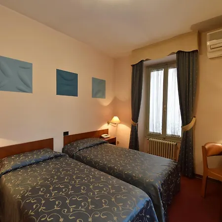 Szálloda Ambra - The Only Lakeside In