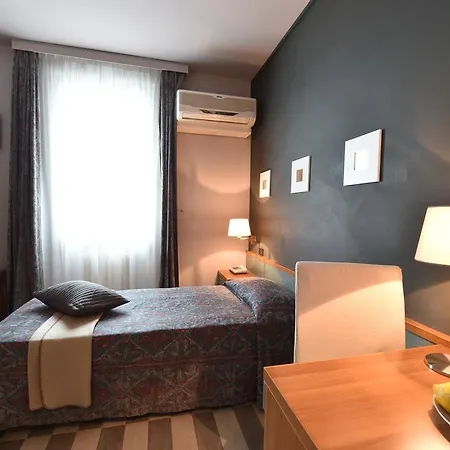 Szálloda Ambra - The Only Lakeside In