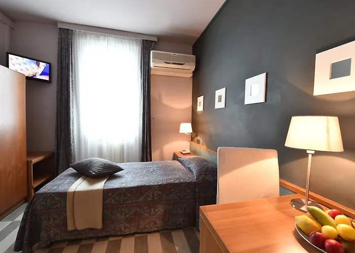 Hotel Ambra - The Only Lakeside In