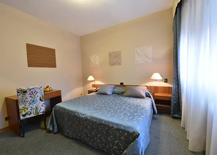 Ambra - The Only Lakeside In Hotel