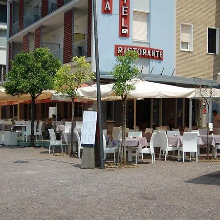Ambra - The Only Lakeside In Hotel