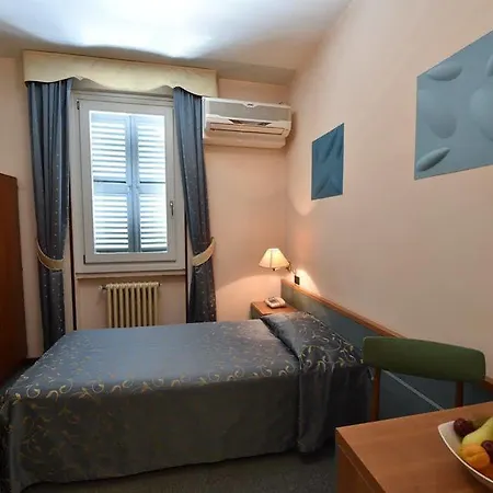Hotel Ambra - The Only Lakeside In