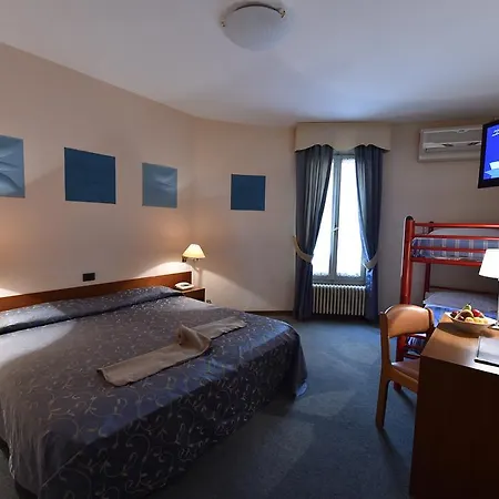 Ambra - The Only Lakeside In Hotel 3*